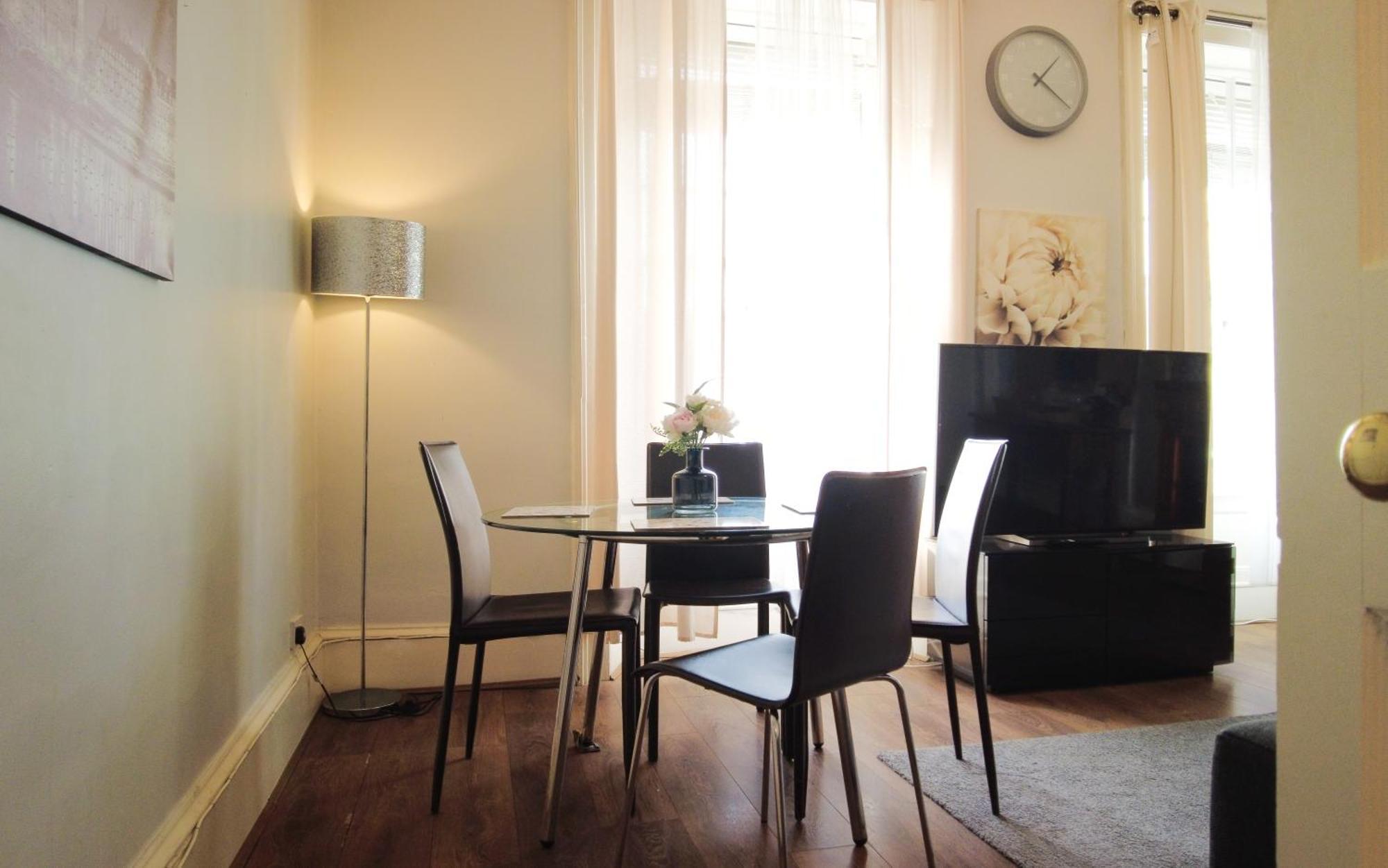 1 Bedrooms Flat In Central Edinburgh Haymarket, Heart Of Edinburgh Flat Sleeps 4 , ภายนอก รูปภาพ